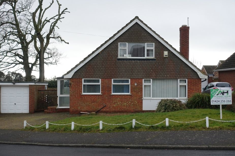 CHAIN FREE, 2 Bedroom Detached Chalet Style Bungalow